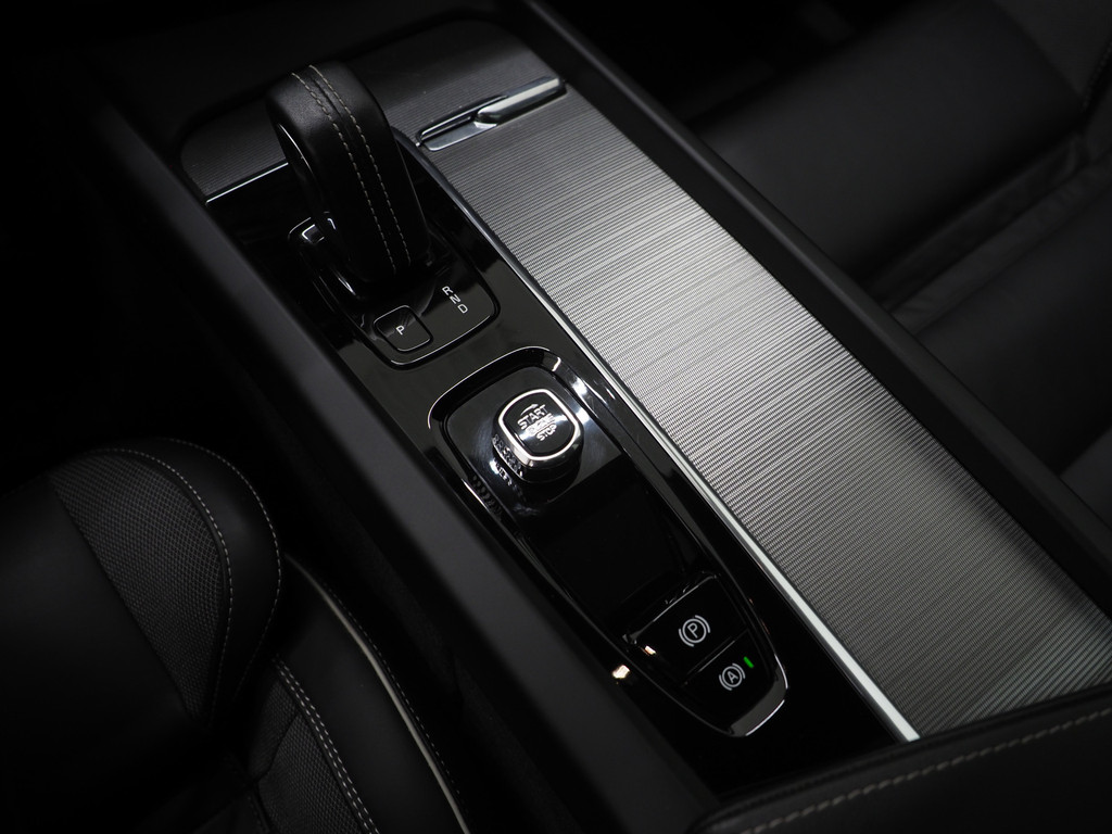 Volvo XC60 2.0 T6 Plug-in hybrid AWD R-Design Long Range 34