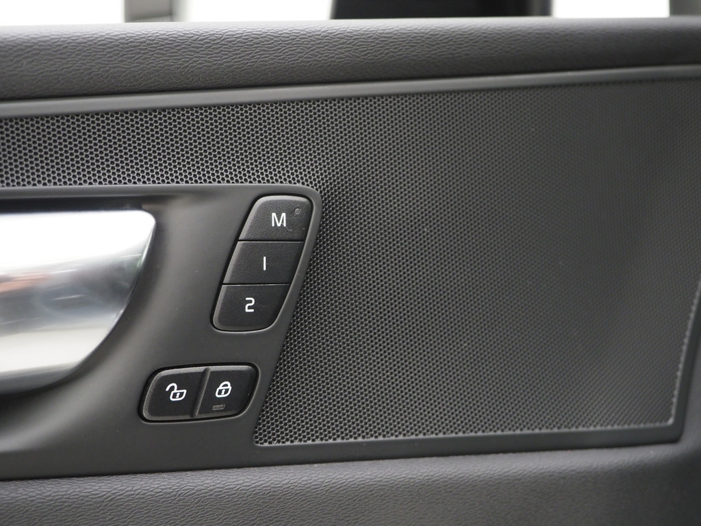 Volvo XC60 2.0 T6 Plug-in hybrid AWD R-Design Long Range 61