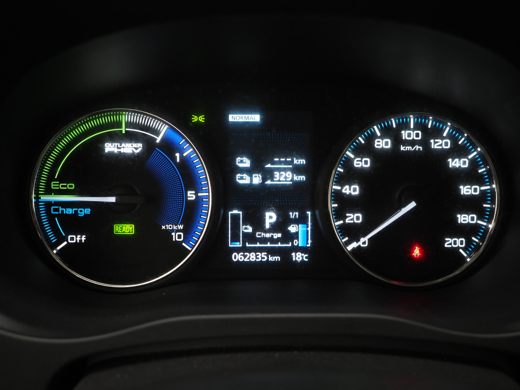 Mitsubishi Outlander 2.4 PHEV Intense 26