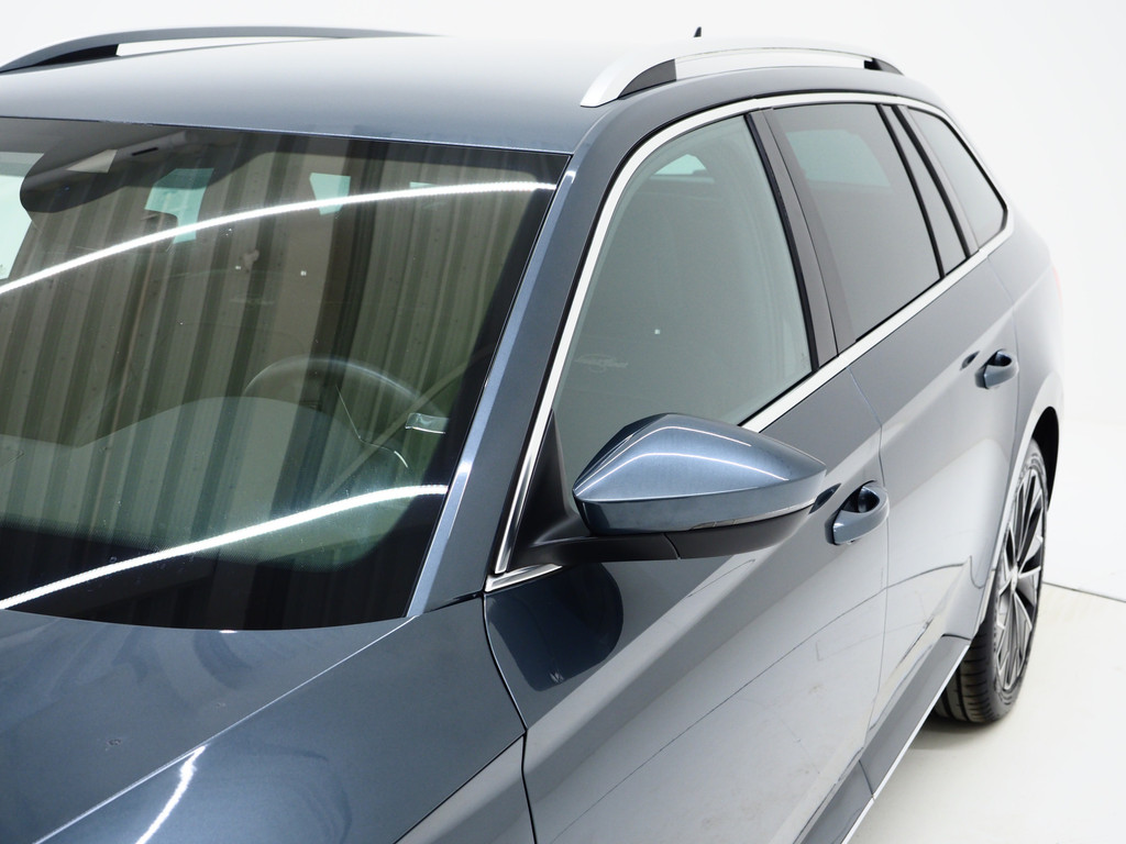 Škoda Superb Combi 1.4 TSI iV Laurin & Klement 12