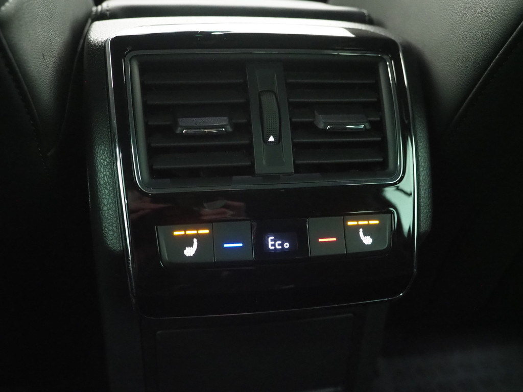 Škoda Superb Combi 1.4 TSI iV Laurin & Klement 38