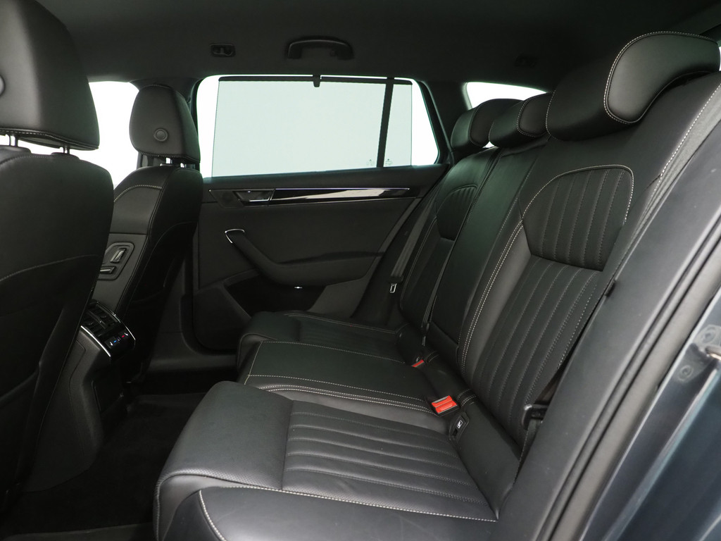 Škoda Superb Combi 1.4 TSI iV Laurin & Klement 40