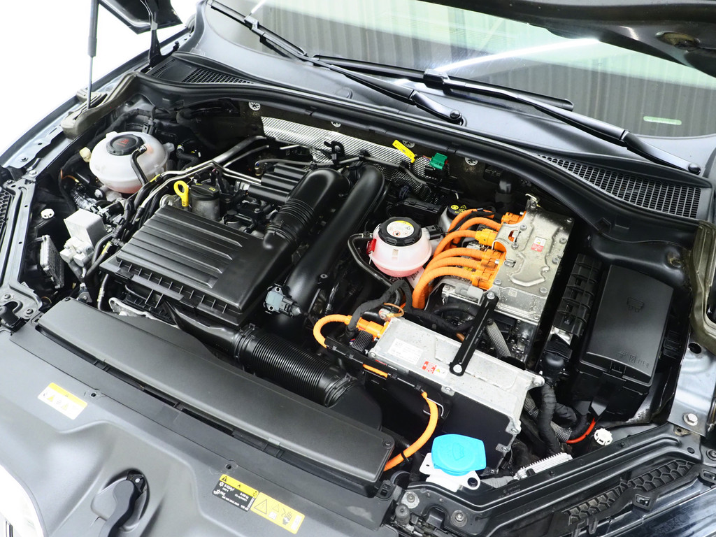 Škoda Superb Combi 1.4 TSI iV Laurin & Klement 51