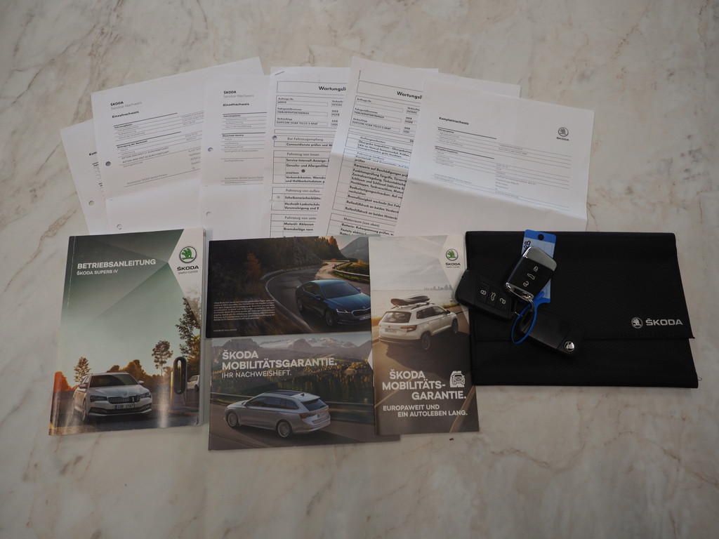 Škoda Superb Combi 1.4 TSI iV Laurin & Klement 52