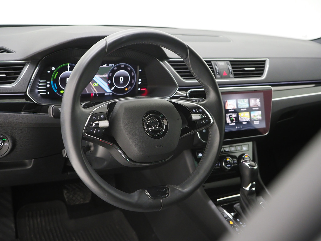 Škoda Superb Combi 1.4 TSI iV Laurin & Klement 62