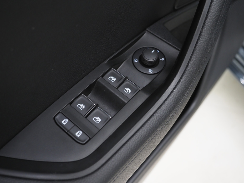 Škoda Superb Combi 1.4 TSI iV Laurin & Klement 63