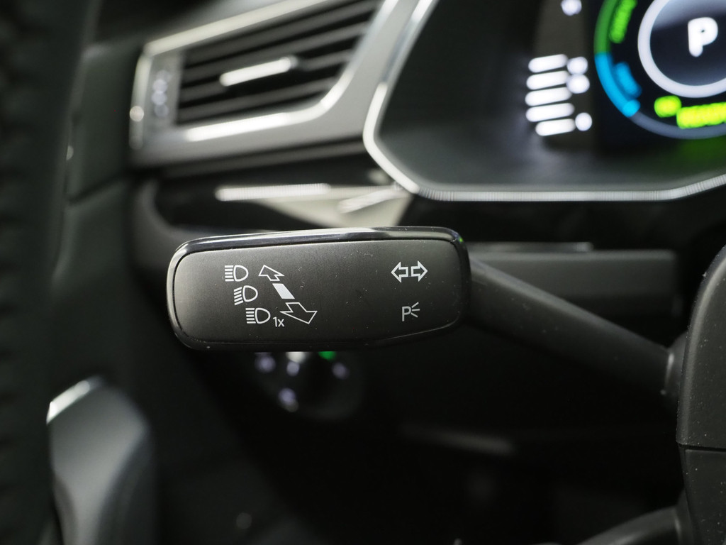 Škoda Superb Combi 1.4 TSI iV Laurin & Klement 68