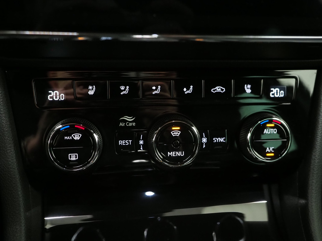 Škoda Superb Combi 1.4 TSI iV Laurin & Klement 80