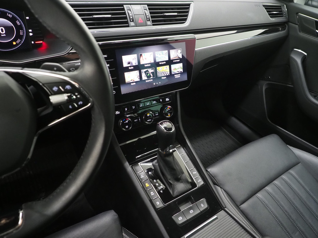 Škoda Superb Combi 1.4 TSI iV Laurin & Klement 82