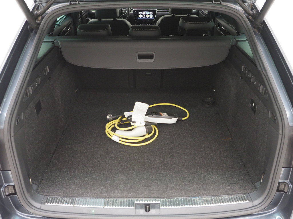 Škoda Superb Combi 1.4 TSI iV Laurin & Klement 86