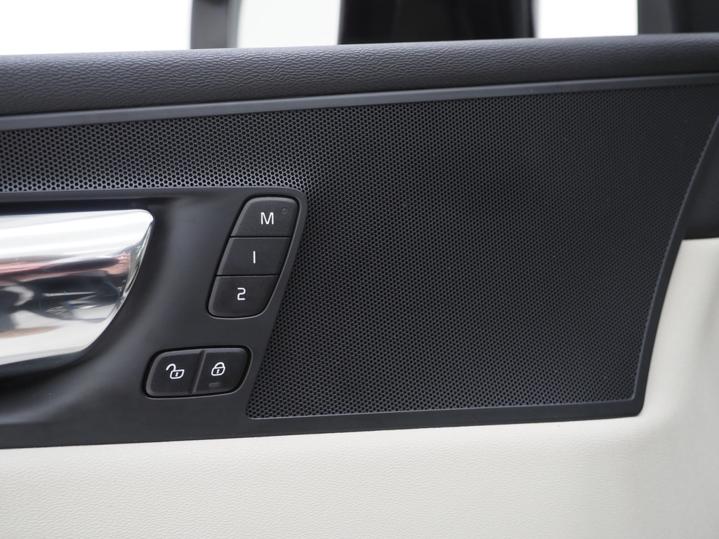 Volvo XC60 2.0 Recharge T8 AWD Inscription 17