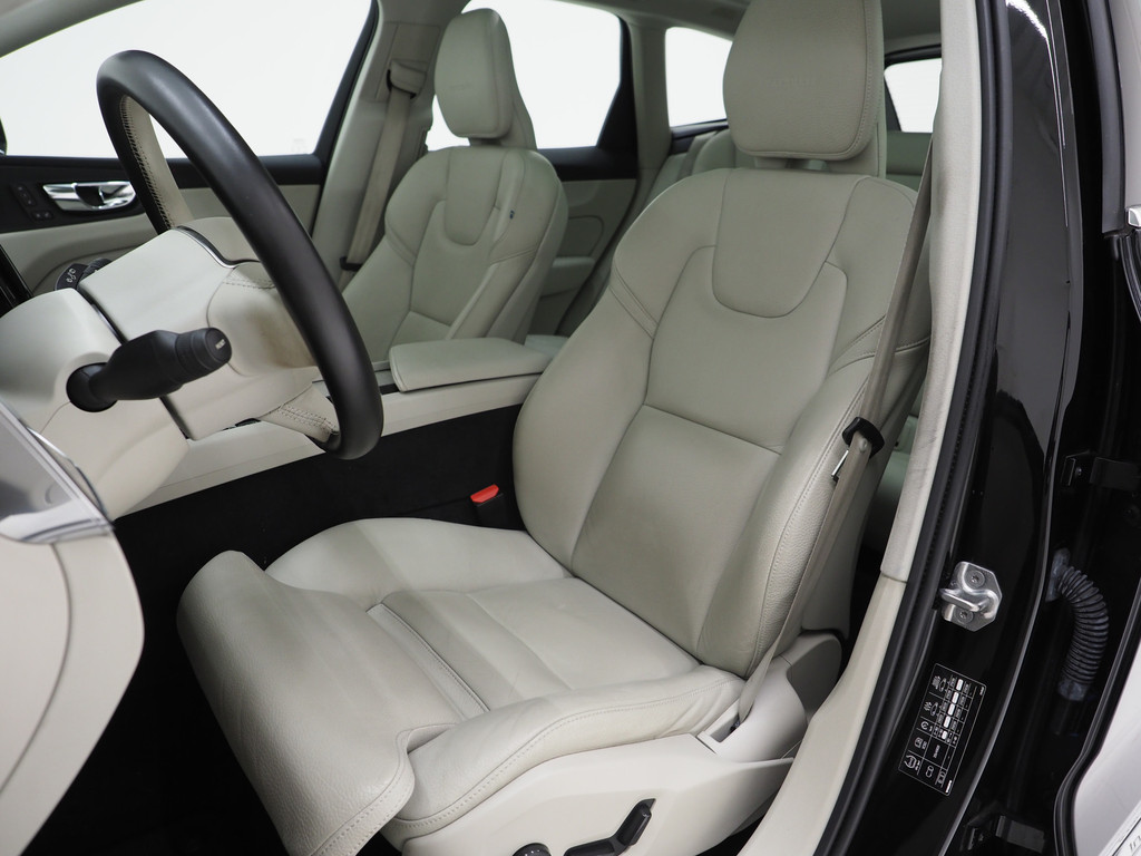 Volvo XC60 2.0 Recharge T8 AWD Inscription 43