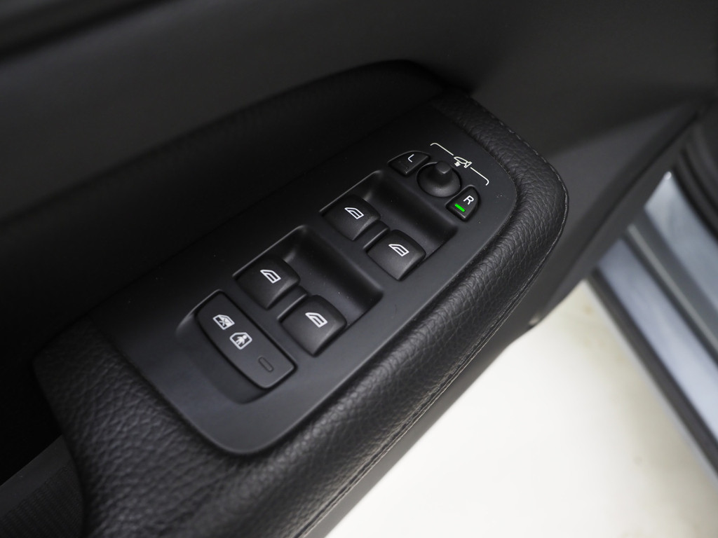 Volvo V60 2.0 T8 Twin Engine AWD Inscription 16