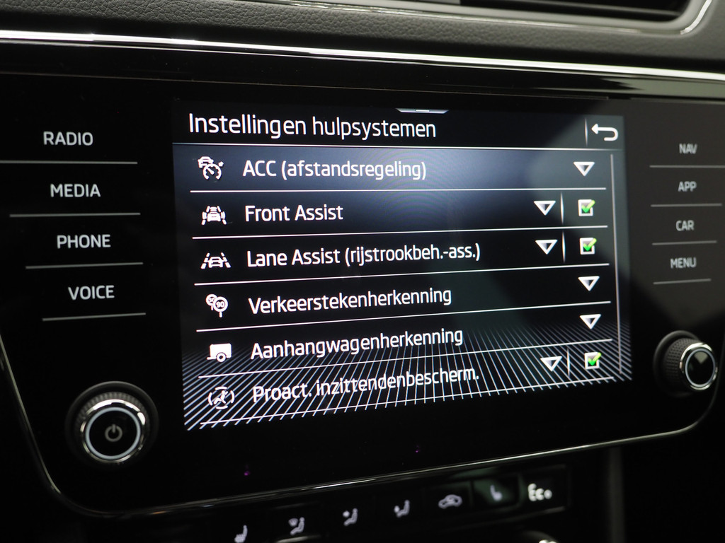 Škoda Superb Combi 1.4 TSI iV Sportline 218PK 71