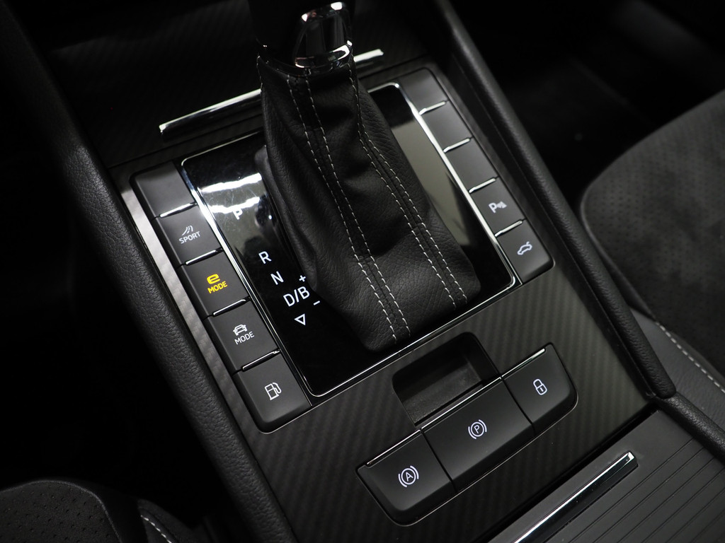 Škoda Superb Combi 1.4 TSI iV Sportline 218PK 75