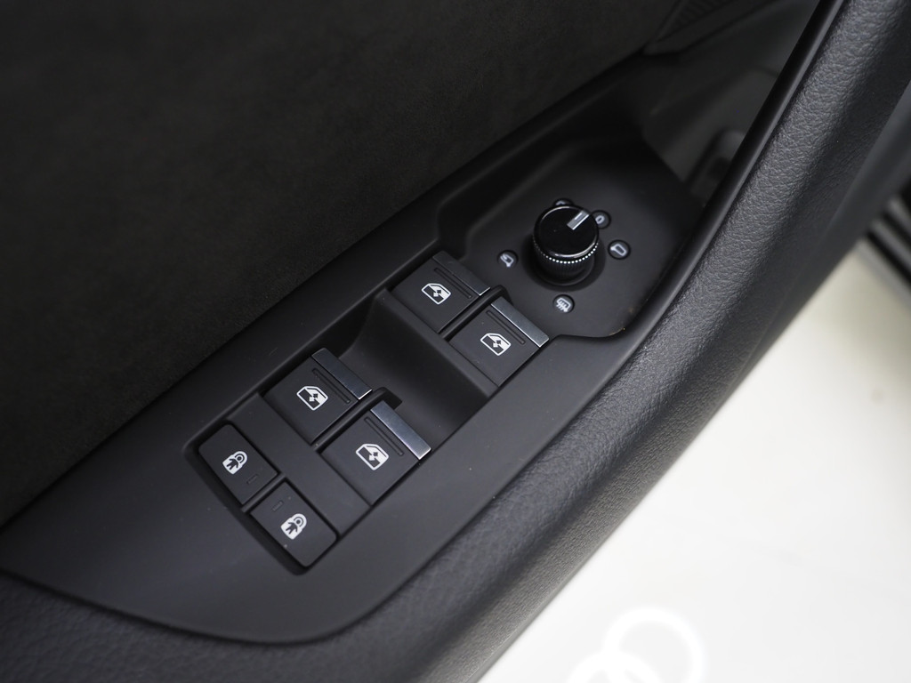 Audi A6 Avant 55 TFSI e quattro Competition Full Black 19