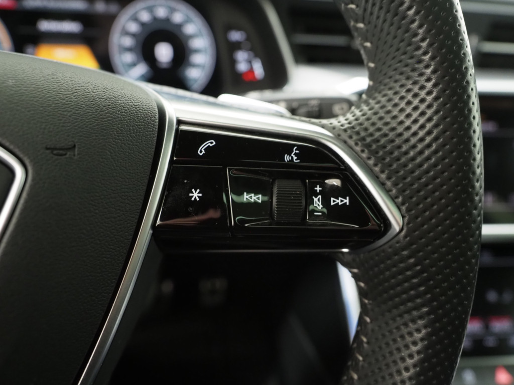 Audi A6 Avant 55 TFSI e quattro Competition Full Black 26