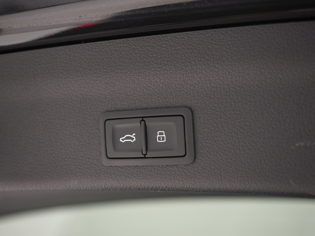 Audi A6 Avant 55 TFSI e quattro Competition Full Black 43