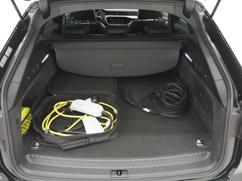 Audi A6 Avant 55 TFSI e quattro Competition Full Black 88