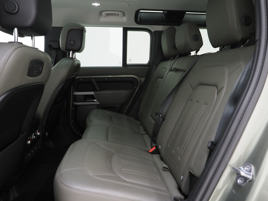 Land Rover Defender 110 2.0 P400e Urban Look 39