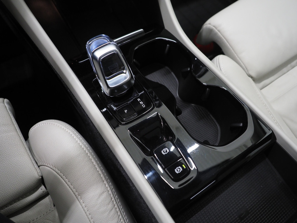 Volvo XC40 1.5 T5 Plug-in hybrid Ultimate Dark 87