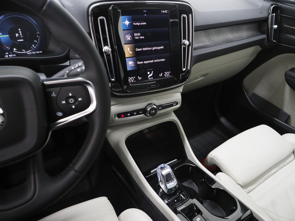 Volvo XC40 1.5 T5 Plug-in hybrid Ultimate Dark 88