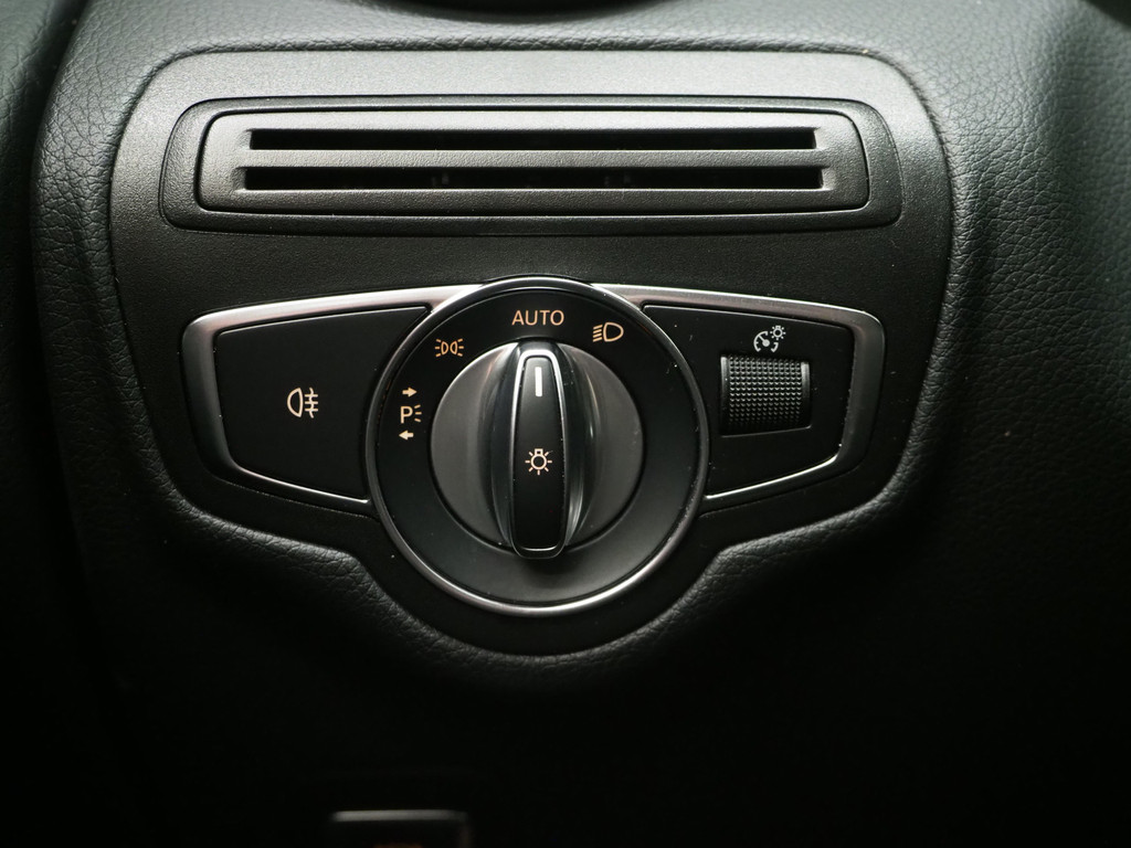 Mercedes-Benz GLC 300e 4MATIC Night Black 19