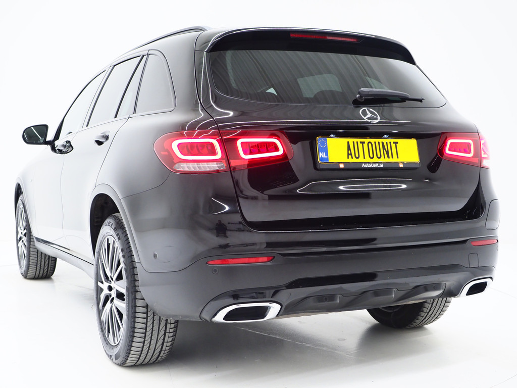 Mercedes-Benz GLC 300e 4MATIC Night Black 2
