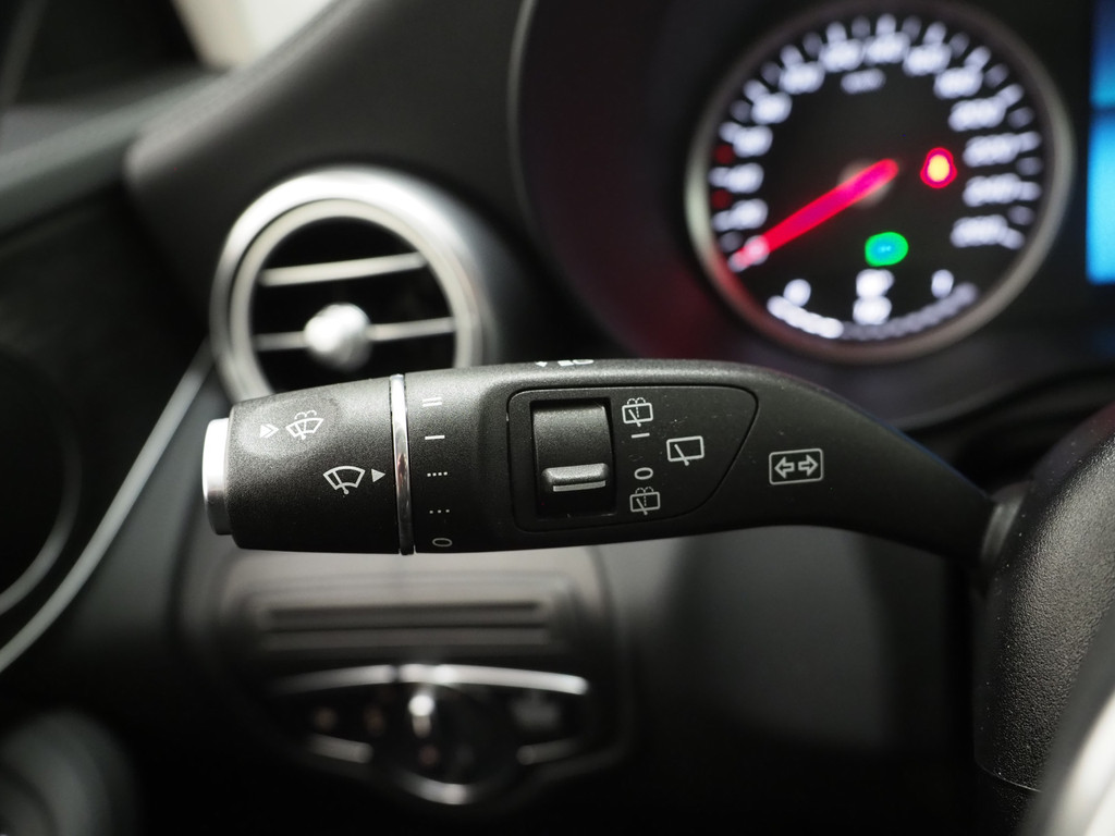 Mercedes-Benz GLC 300e 4MATIC Night Black 20