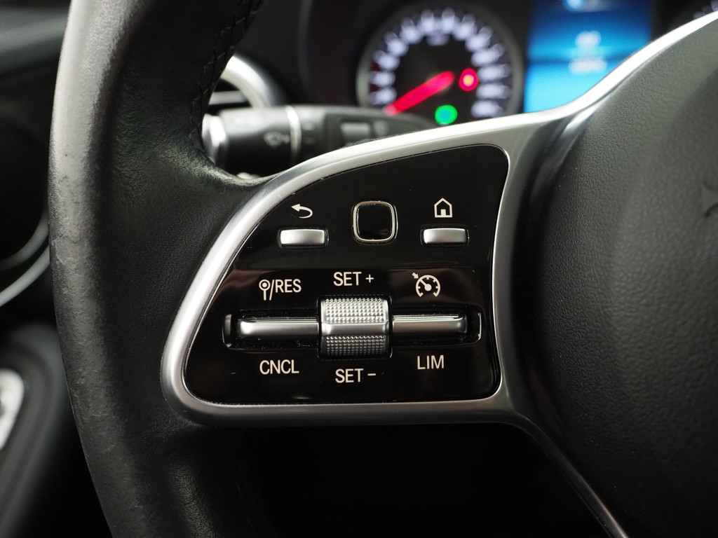 Mercedes-Benz GLC 300e 4MATIC Night Black 21