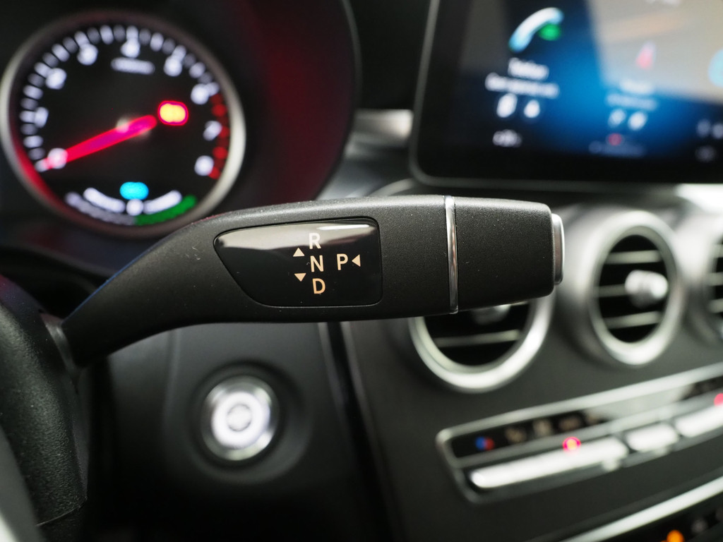 Mercedes-Benz GLC 300e 4MATIC Night Black 23