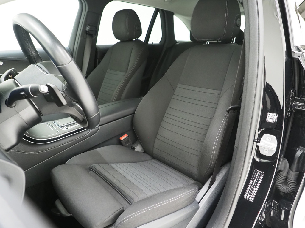 Mercedes-Benz GLC 300e 4MATIC Night Black 3