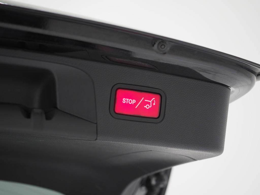 Mercedes-Benz GLC 300e 4MATIC Night Black 35