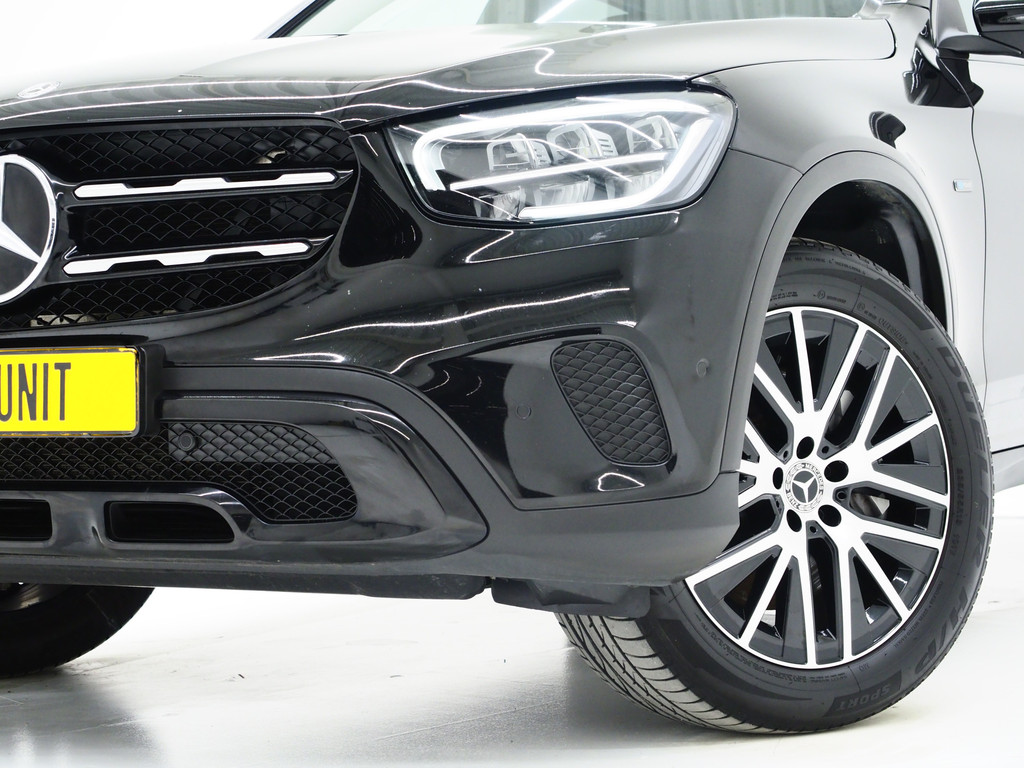 Mercedes-Benz GLC 300e 4MATIC Night Black 41