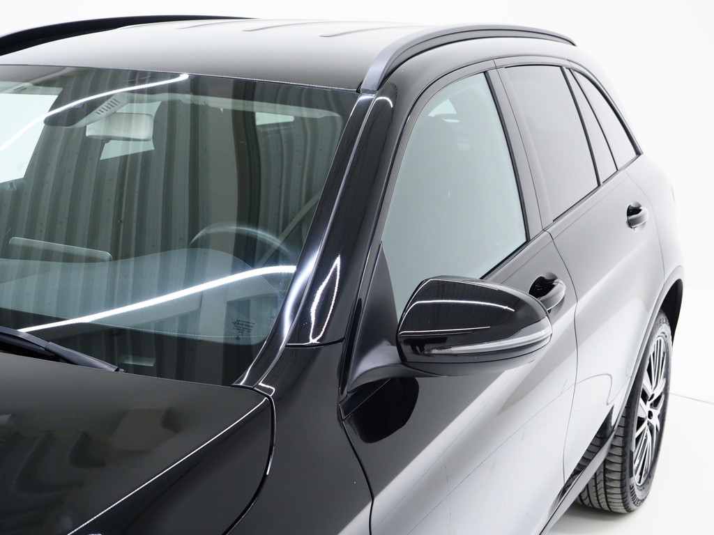 Mercedes-Benz GLC 300e 4MATIC Night Black 48