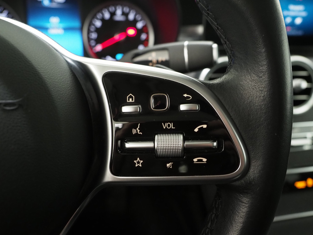 Mercedes-Benz GLC 300e 4MATIC Night Black 58