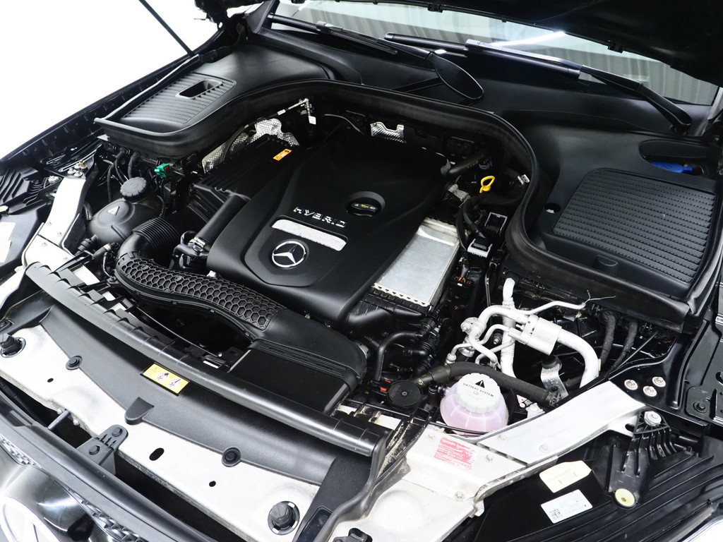 Mercedes-Benz GLC 300e 4MATIC Night Black 6