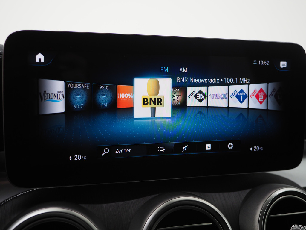 Mercedes-Benz GLC 300e 4MATIC Night Black 62