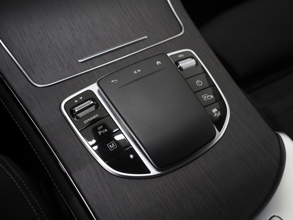 Mercedes-Benz GLC 300e 4MATIC Night Black 66