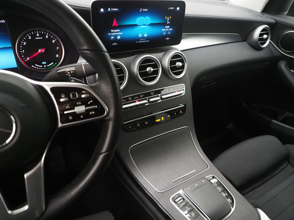 Mercedes-Benz GLC 300e 4MATIC Night Black 67