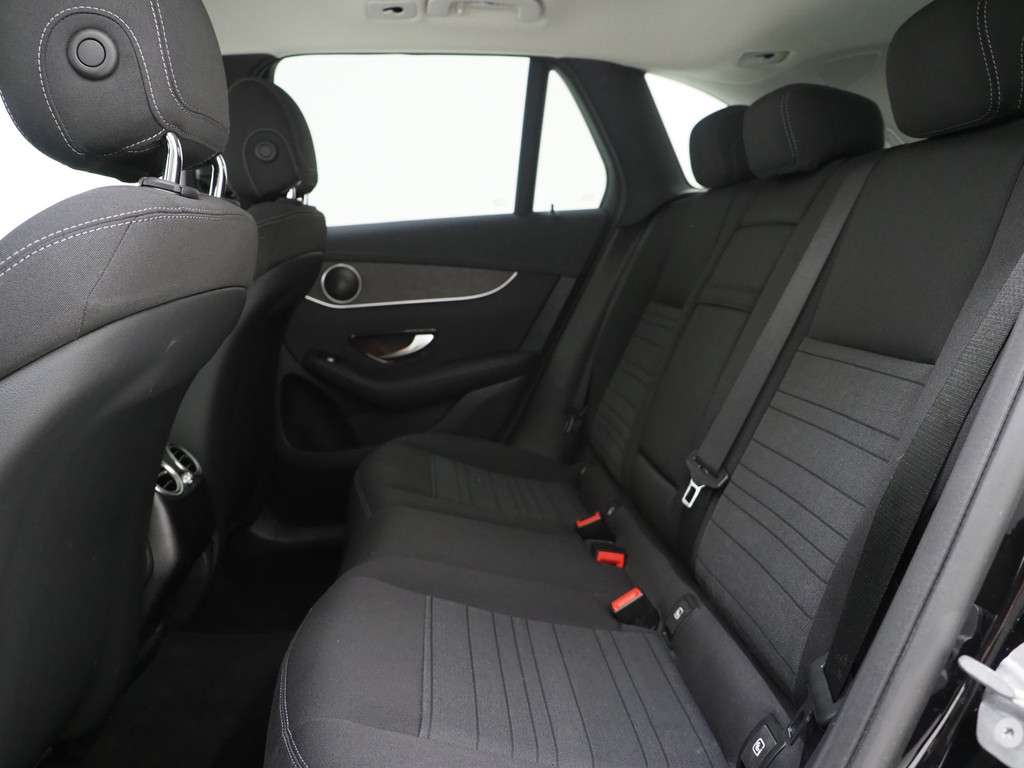 Mercedes-Benz GLC 300e 4MATIC Night Black 69