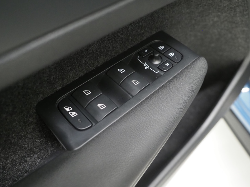 Volvo XC40 1.5 T5 Plug-in hybrid Ultimate Dark 64