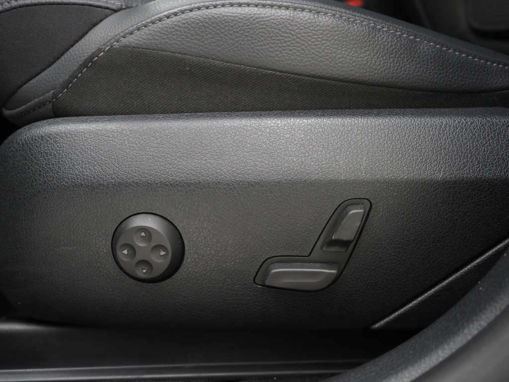 Mercedes-Benz GLC 300e 4MATIC 320PK 20