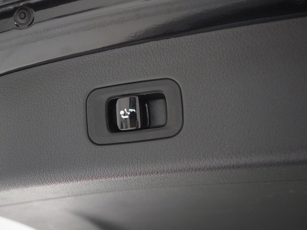 Mercedes-Benz GLC 300e 4MATIC 320PK 41