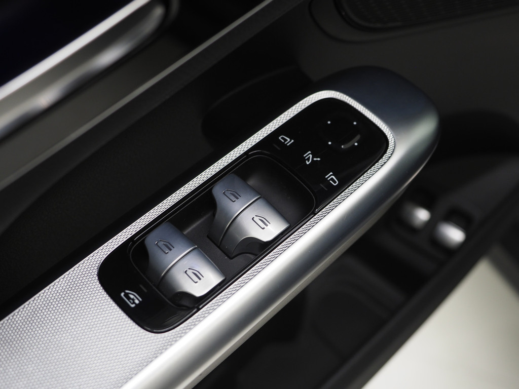 Mercedes-Benz GLC 300e 4MATIC 320PK 62