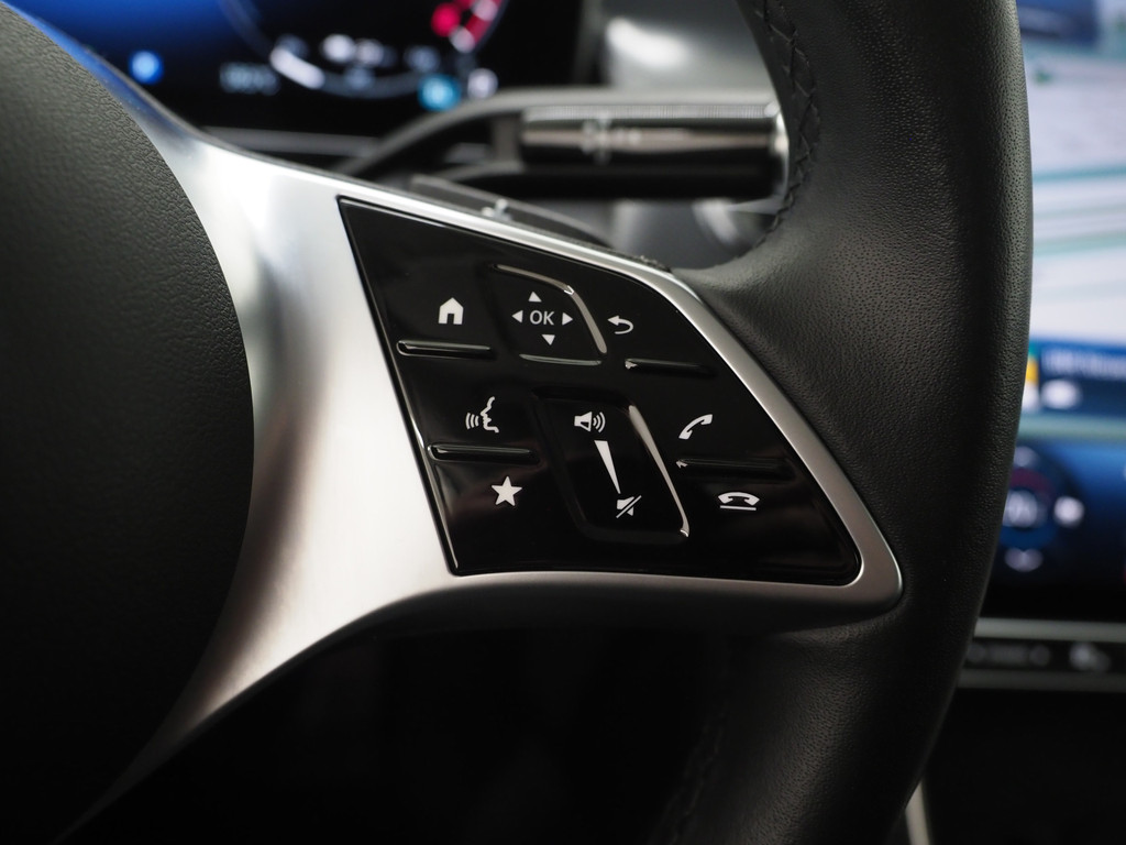 Mercedes-Benz GLC 300e 4MATIC 320PK 68