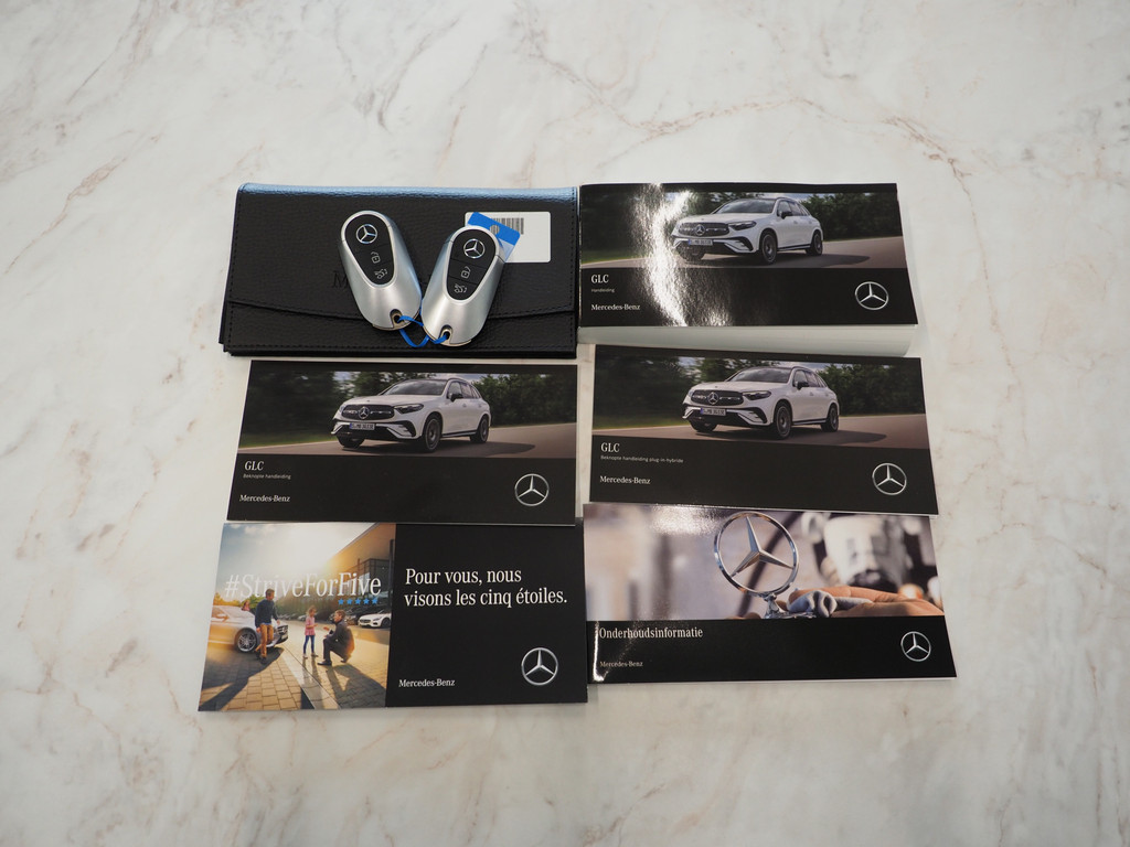 Mercedes-Benz GLC 300e 4MATIC 320PK 7