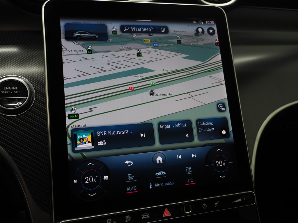 Mercedes-Benz GLC 300e 4MATIC 320PK 72