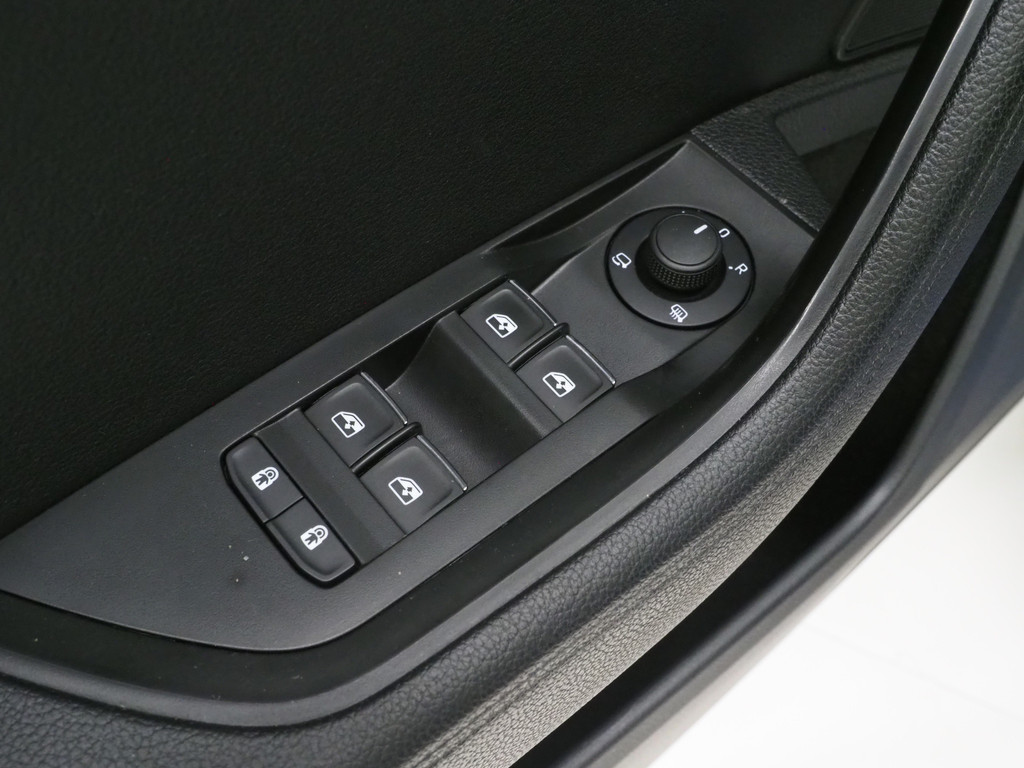 Škoda Superb Combi 1.4 TSI iV Laurin & Klement 18