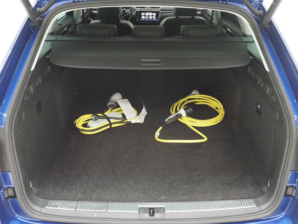 Škoda Superb Combi 1.4 TSI iV Laurin & Klement 43